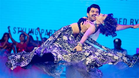 La Nuit Bollywood Sparkle: Un Concert Inoubliable avec Vijay Deverakonda!