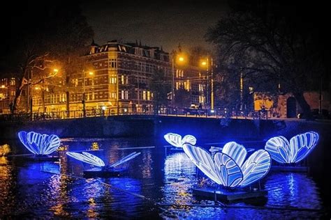 Le Festival de Lumières: Une Explosion de Musique et de Charme avec Rakyat!